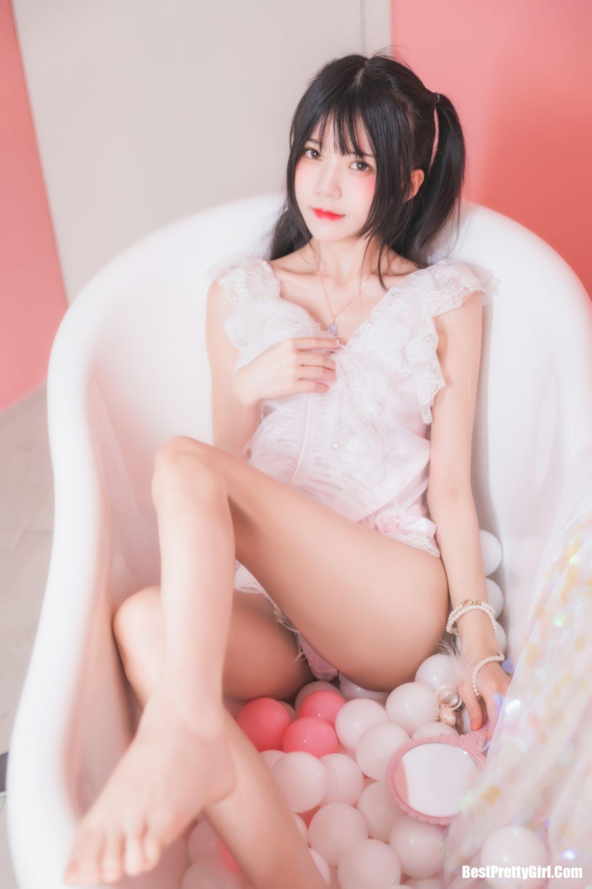 Coser@桜桃喵 Vol.016 冬眠2018系列 粉色浴缸 009