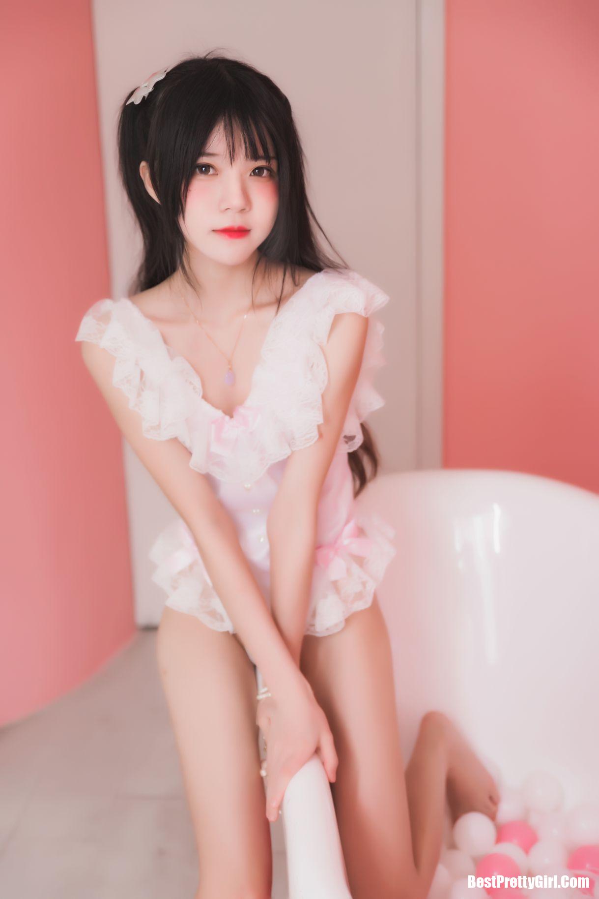 Coser@桜桃喵 Vol.016 冬眠2018系列 粉色浴缸 023