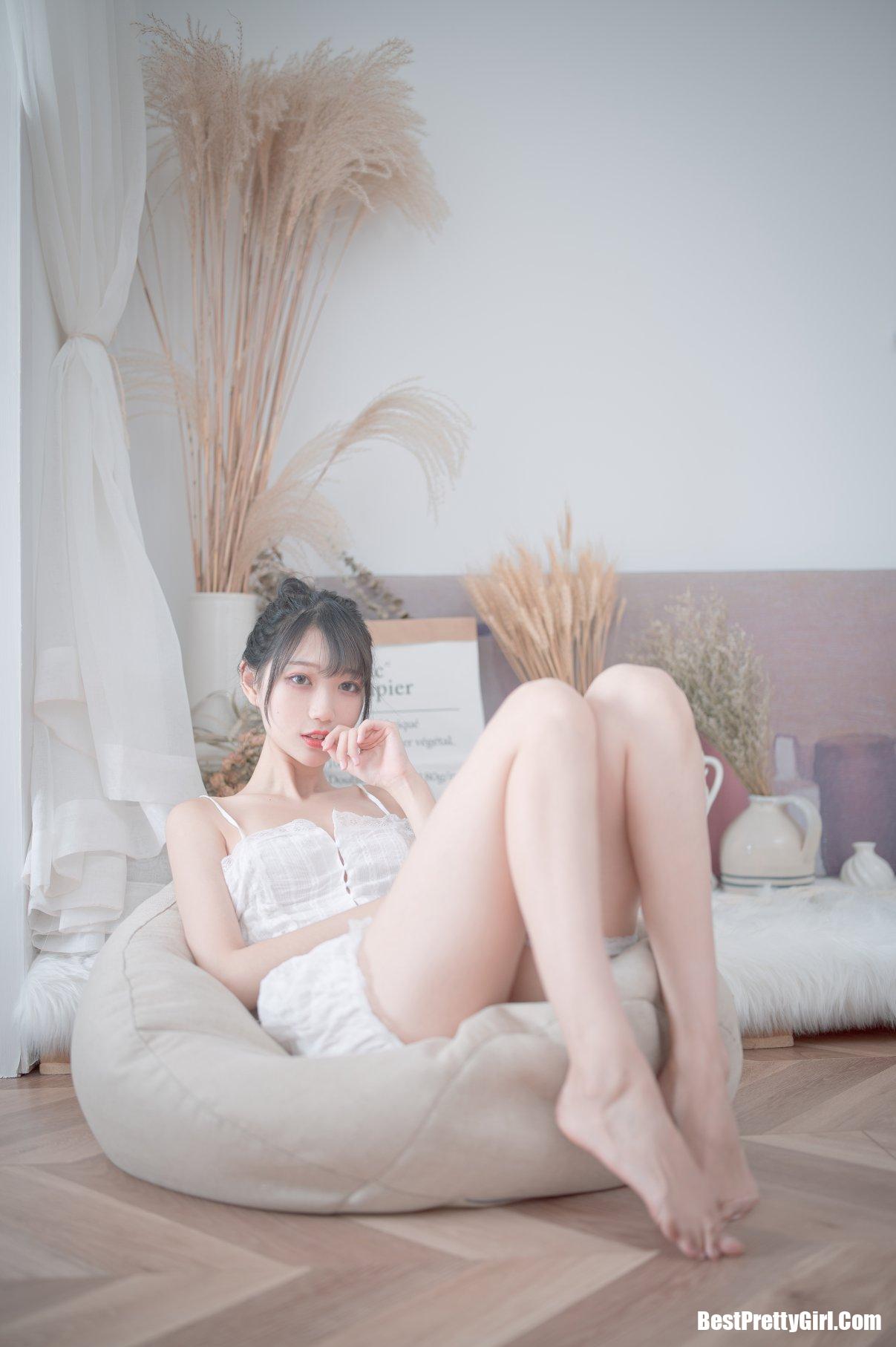 Coser@周叽是可爱兔兔 Vol.015 白色睡衣 011