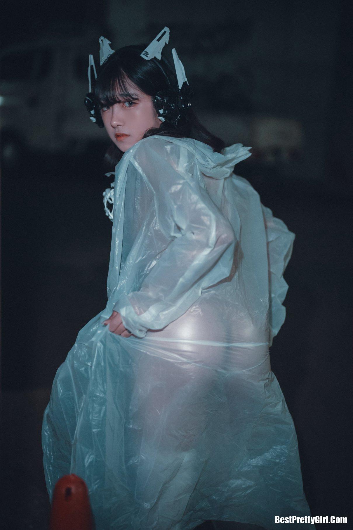 DJAWA Sonson (손손) Vagabundo de la Noche (Masked-girl in raincoat) 51