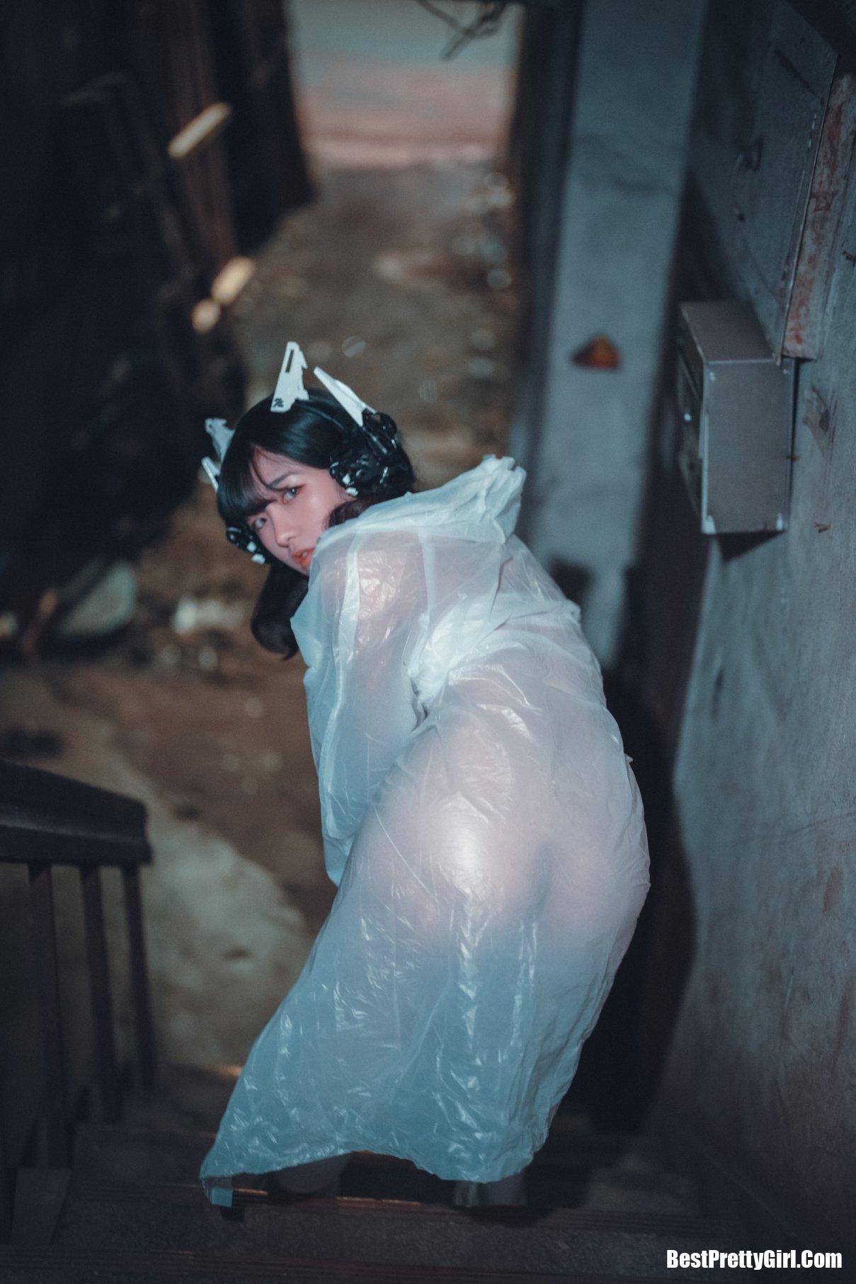 DJAWA Sonson (손손) Vagabundo de la Noche (Masked-girl in raincoat) 74
