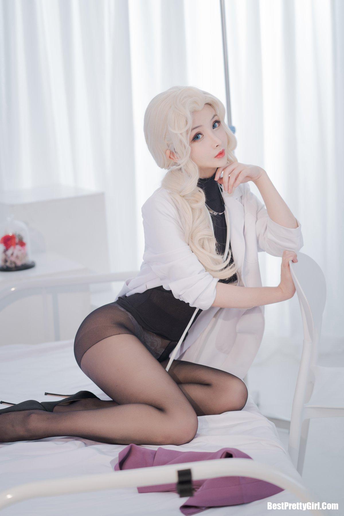 Coser@rioko凉凉子 Vol.055 透视装的校医大姐姐 16