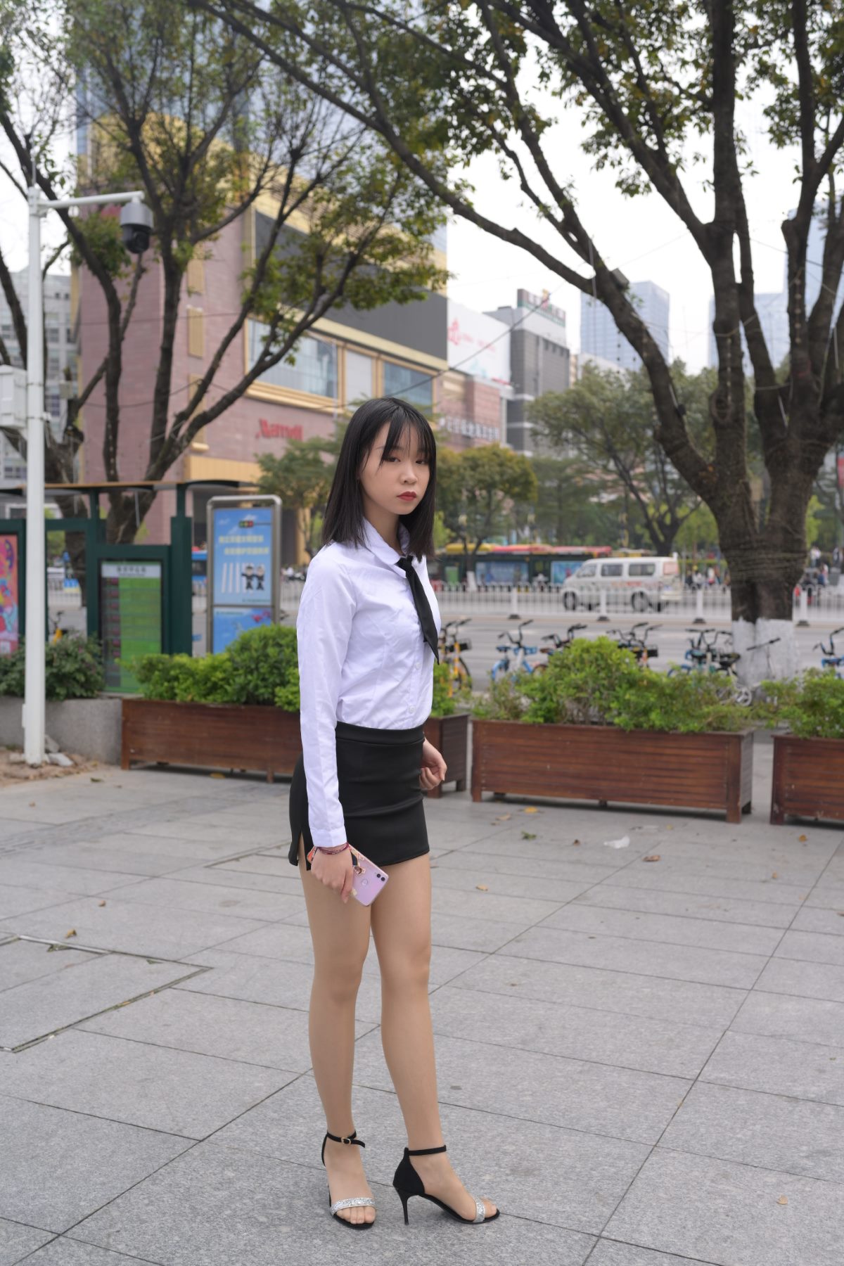 MoJing魔镜街拍 NO 084 程生街拍 商城推销美女长腿肉丝制服 D 300 5307878950.jpg