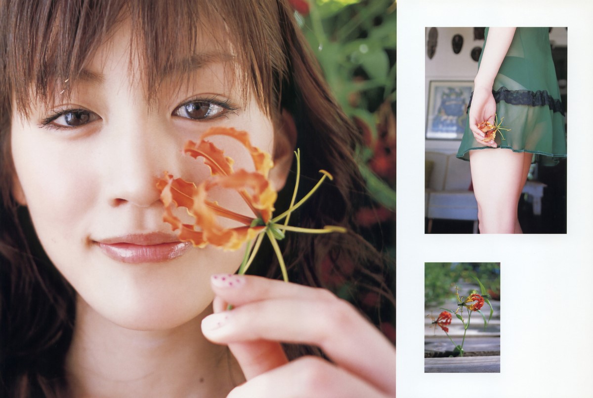 Photobook 綾瀬はるか HEROINE 026 027.jpg