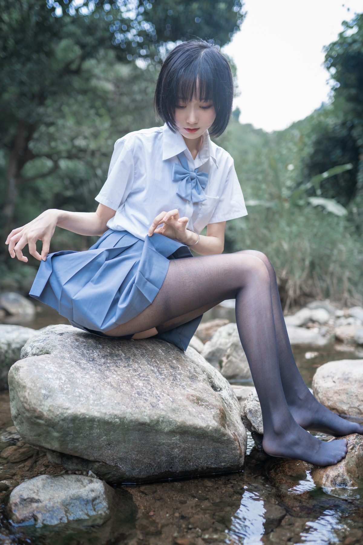 Coser@木绵绵OwO Vol 007 水色溪边制服 0001 7708123433.jpg