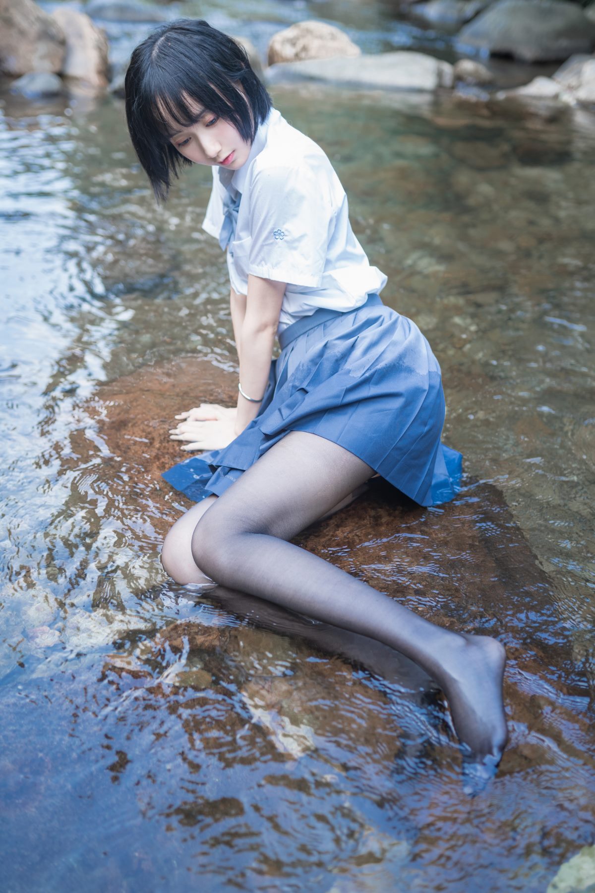 Coser@木绵绵OwO Vol 007 水色溪边制服 0027 5654693822.jpg