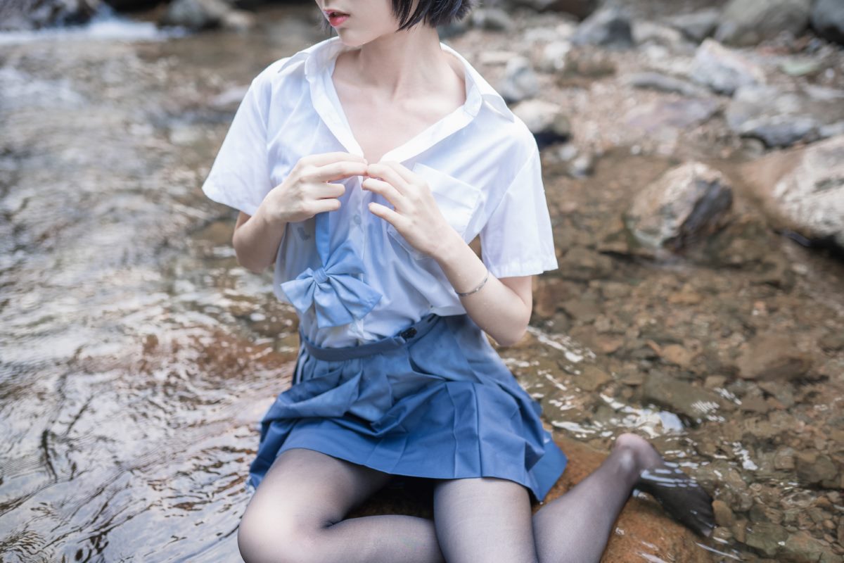 Coser@木绵绵OwO Vol 007 水色溪边制服 0033 2474919849.jpg