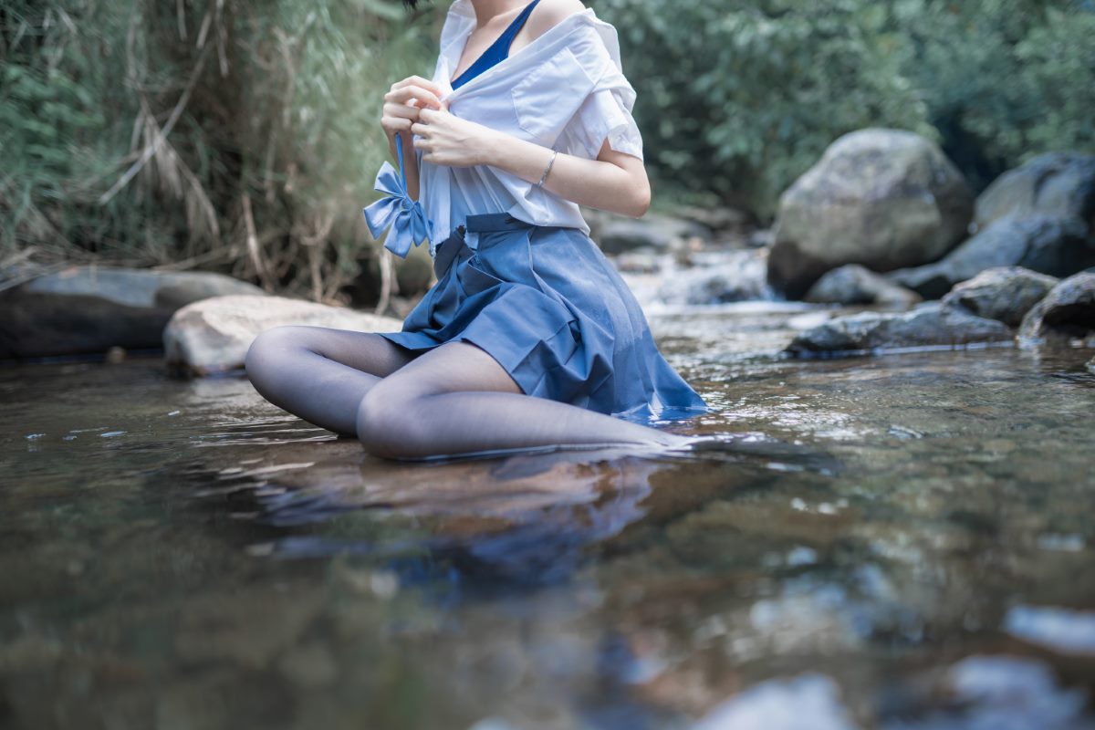 Coser@木绵绵OwO Vol 007 水色溪边制服 0037 0170576591.jpg