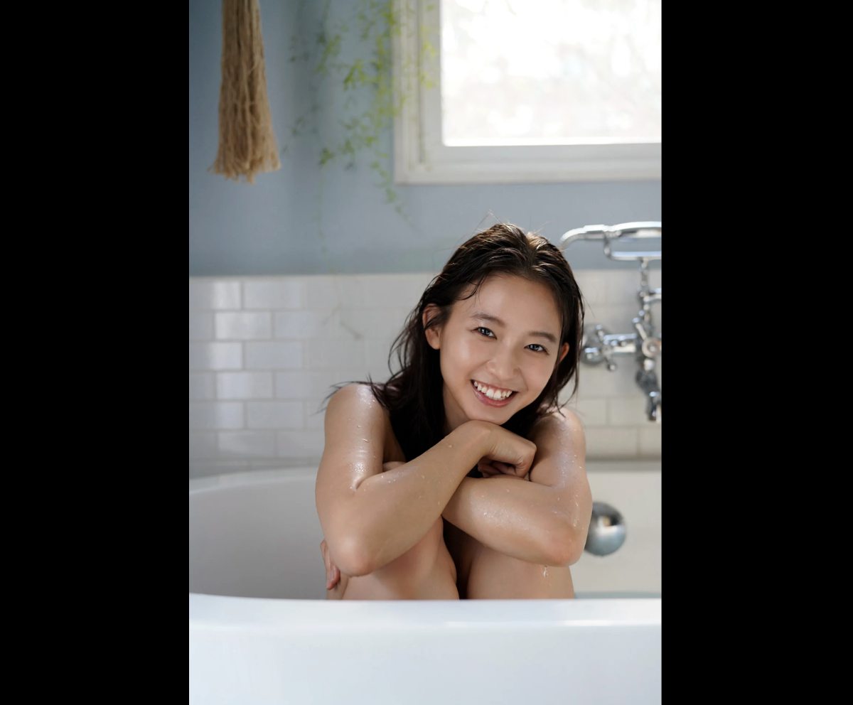 FRIDAY Digital Photobook 2020 09 25 Nene Shida 志田音々 Healing Chastity Bikini 癒やしの純潔ビキニ 00100 6734805734.jpg