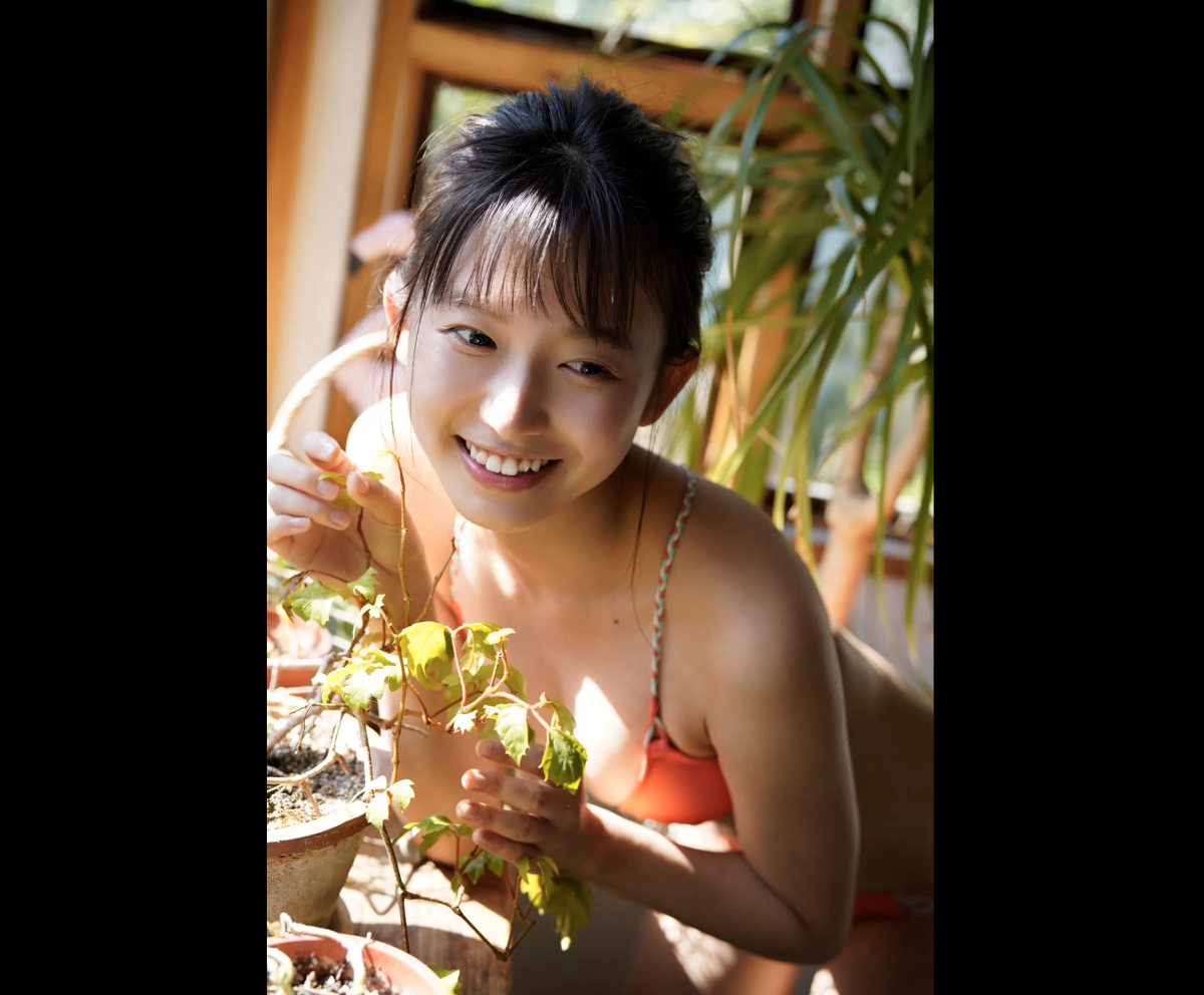 FRIDAY Digital Photobook 2020 09 25 Nene Shida 志田音々 Healing Chastity Bikini 癒やしの純潔ビキニ 0033 8396938232.jpg