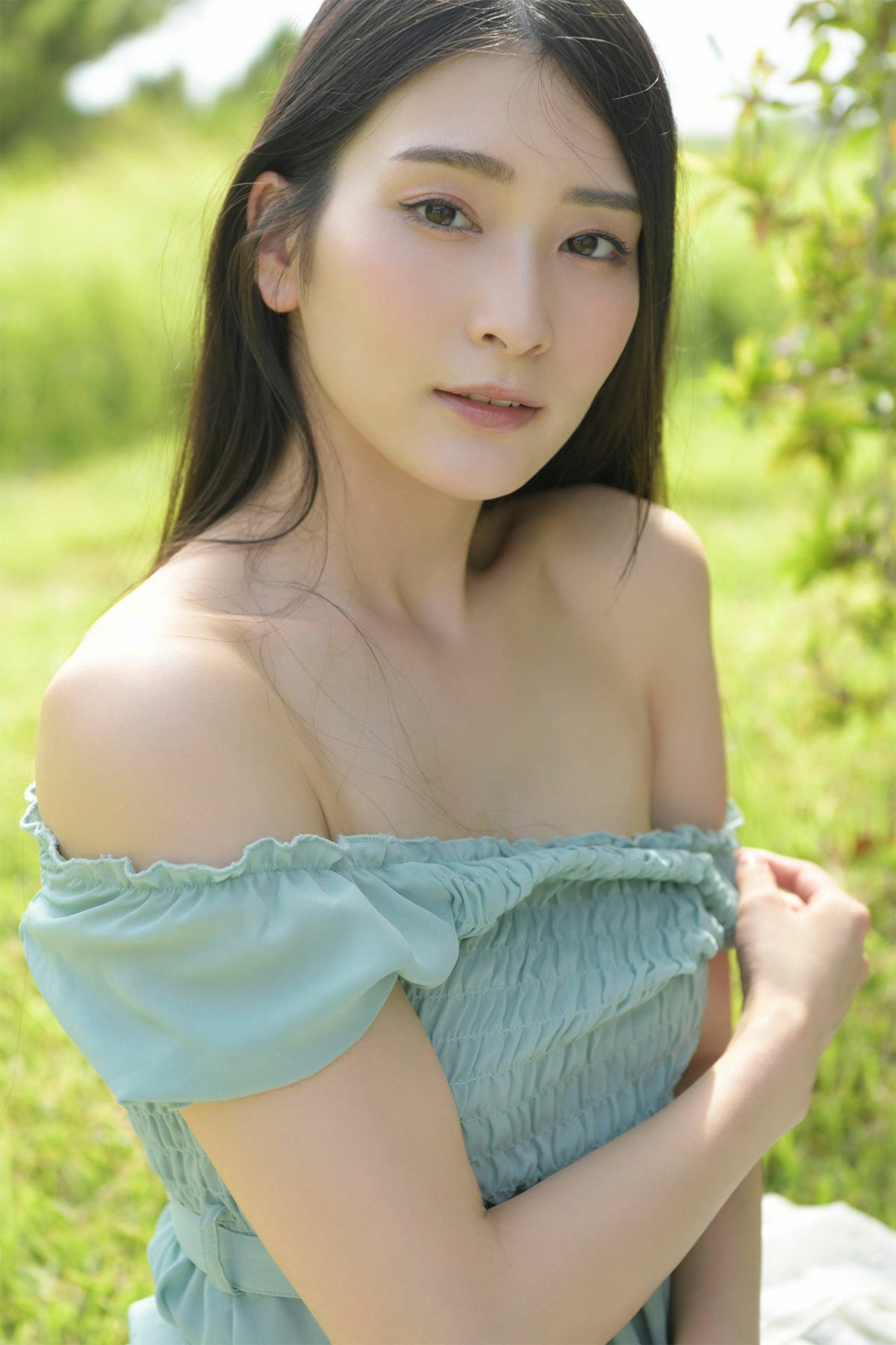 FRIDAY Digital Photobook 2022 01 21 Suzu Honjo 本庄鈴 Platinum Beauty Vol 2 0007 6381210418.jpg