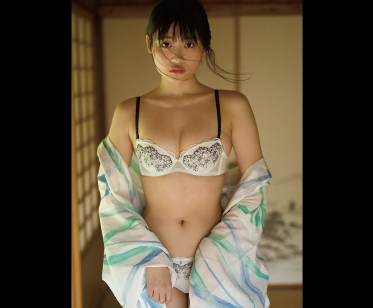 Photobook 2021 02 12 Momoka Ishida 石田桃香 1st Photobook MOMOKA 037 5325809089.jpg