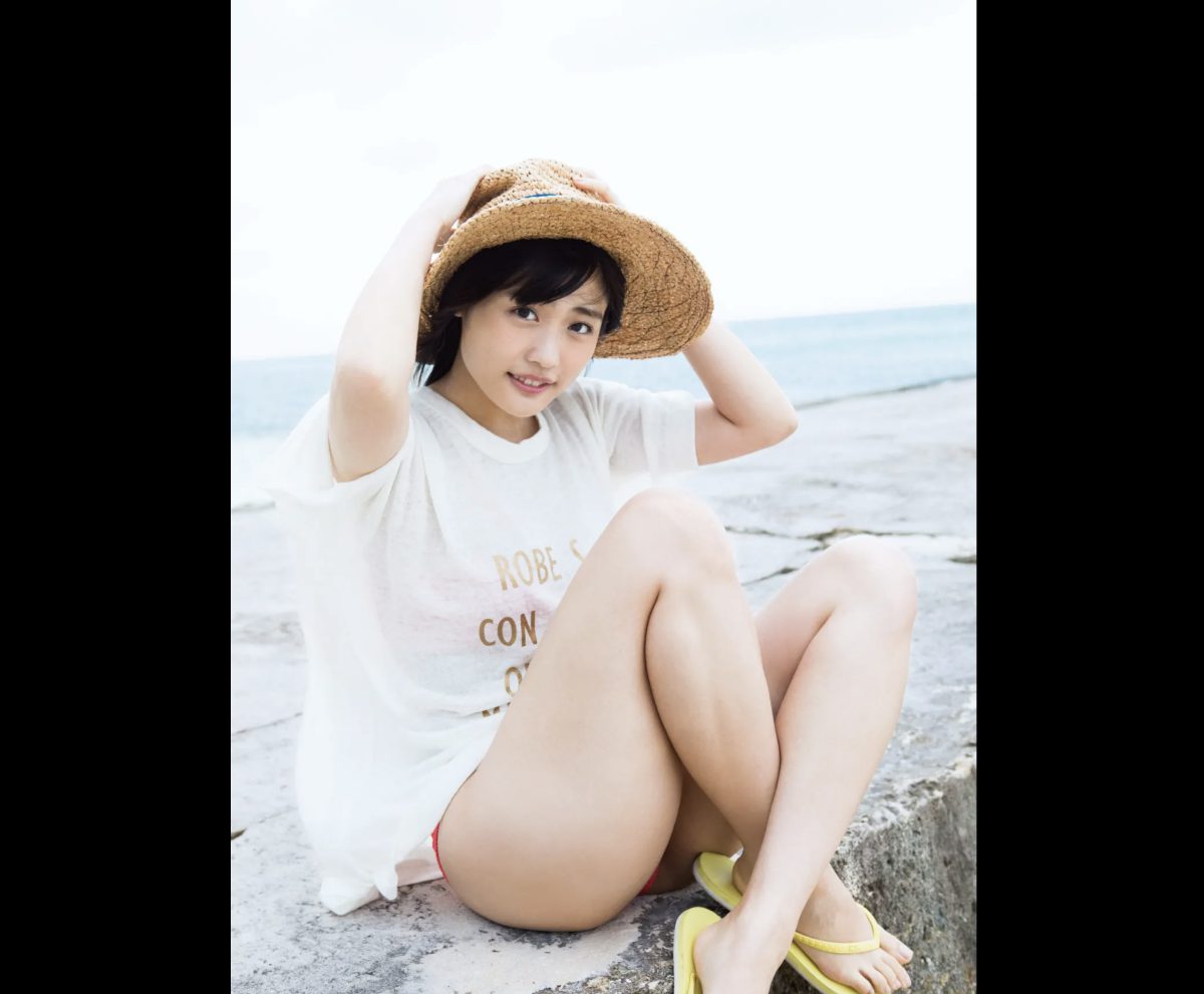 Photobook 2021 02 12 Momoka Ishida 石田桃香 1st Photobook MOMOKA 062 4621294150.jpg