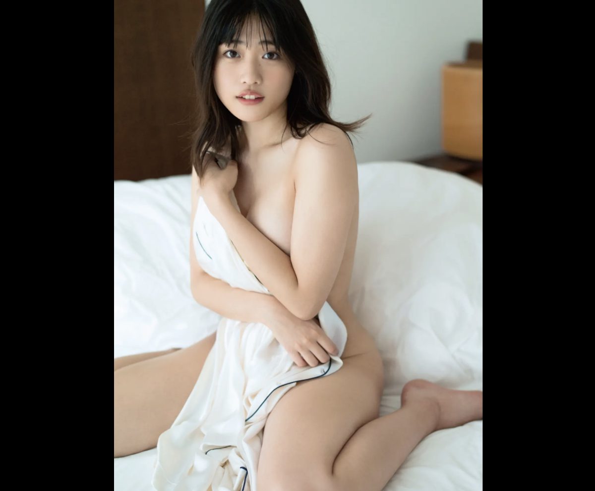 Photobook 2021 02 12 Momoka Ishida 石田桃香 1st Photobook MOMOKA 100 9452828135.jpg