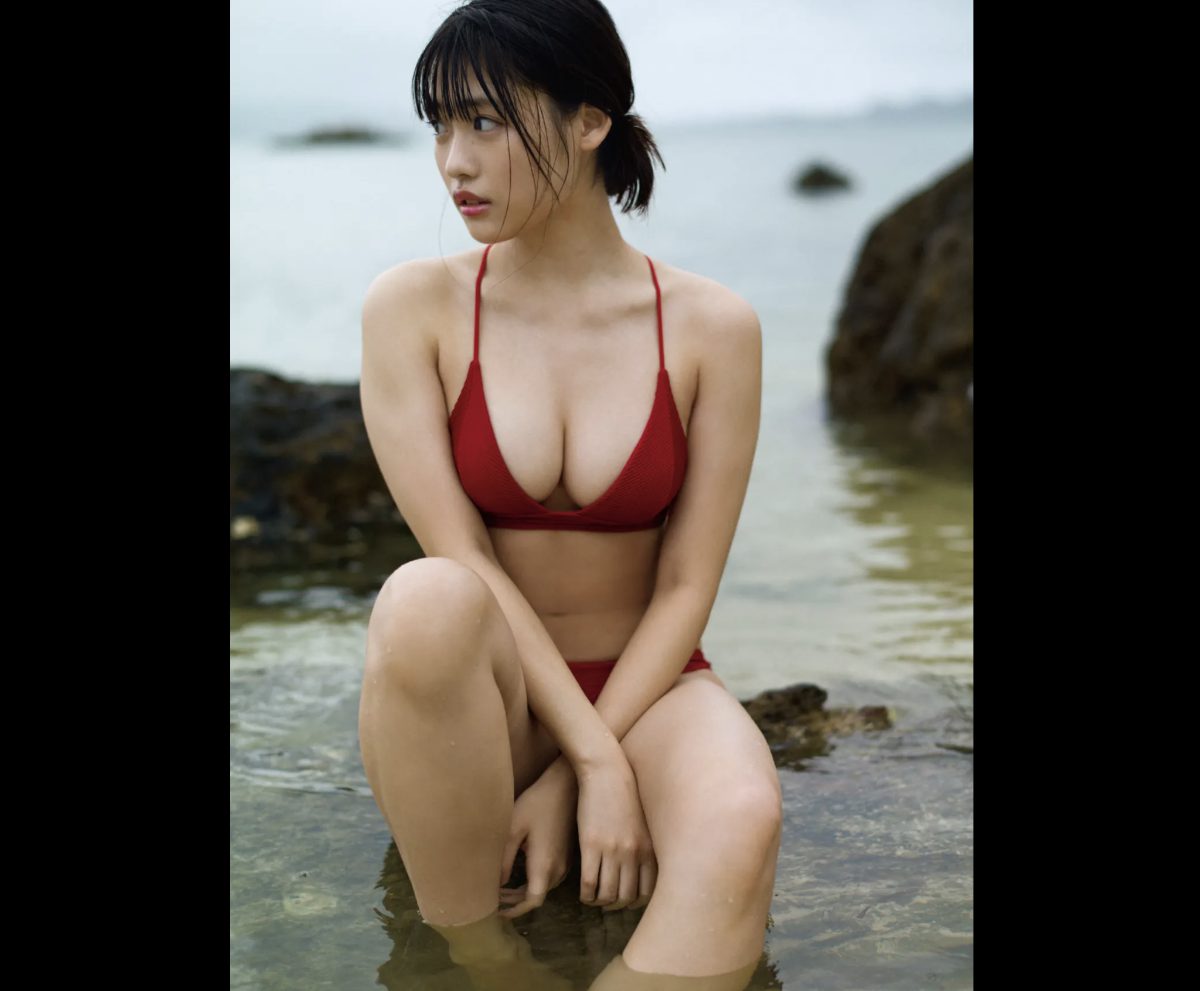 Photobook 2021 02 12 Momoka Ishida 石田桃香 1st Photobook MOMOKA 103 7524048017.jpg