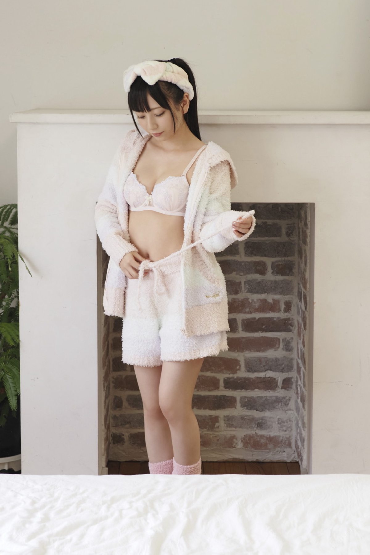 Photobook 2021 09 07 Mia Nanasawa 七沢みあ Mia crazy room wear みあに夢中 ルームウェア 0030 4204935536.jpg