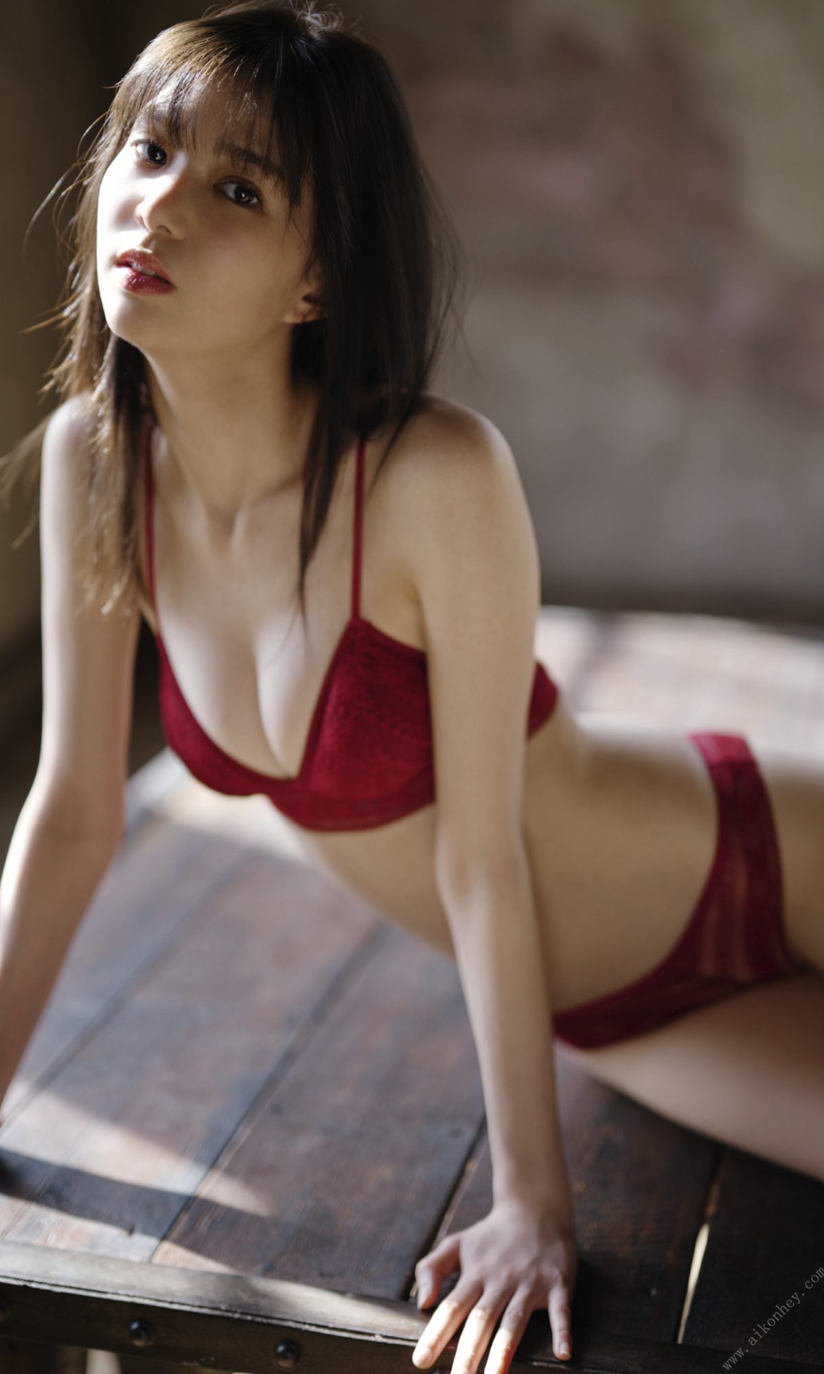 Photobook 2022 04 25 デジタル限定 松平璃子写真集「マイクロ小顔の8頭身ボディ。」 週プレ PHOTO BOOK 36 1783589074.jpg