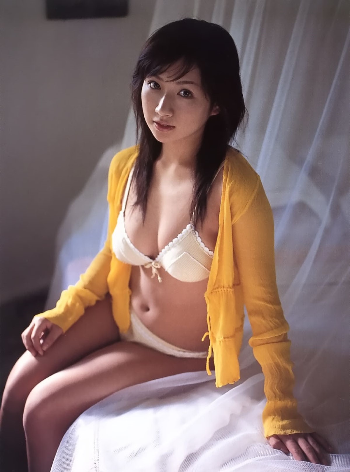 Photobook 愛川ゆず季 Miss Girl B 4 4967009930.jpg