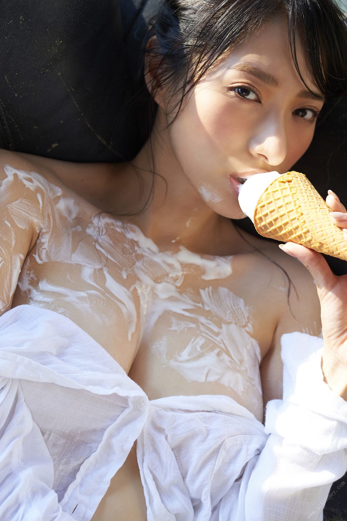 FLASH Photobook Yuka Someya 染谷有香 01 Dyed in sweat 02 Dyed in soft serve ice cream 2020 10 27 0052 1292410582.jpg