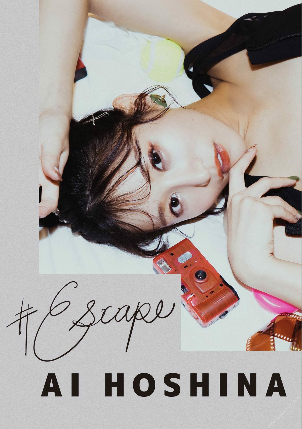 Photobook Ai Hoshina 星奈あい Escape 2022 01 07 0001 4828087096.jpg