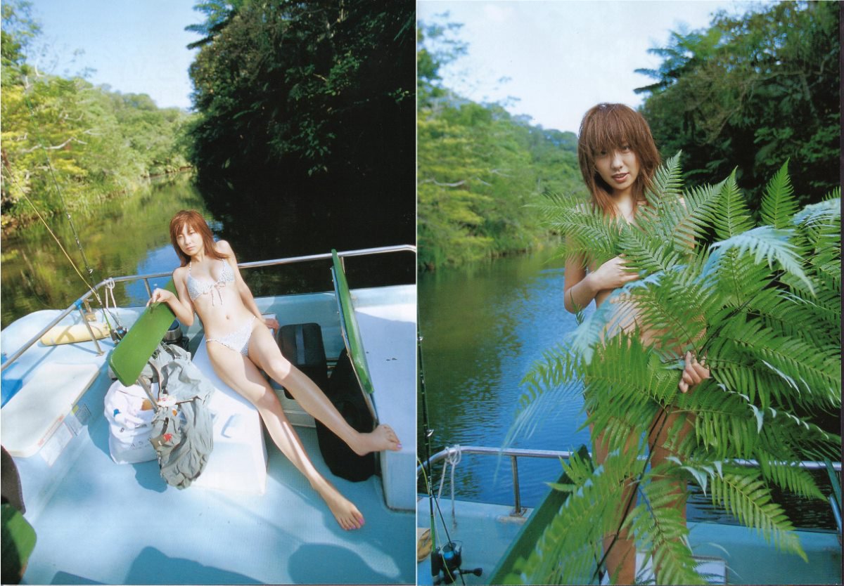 Photobook Azusa Yamamoto 山本梓 as a girl アズ ア ガール 2004 05 08 0019 6897661362.jpg