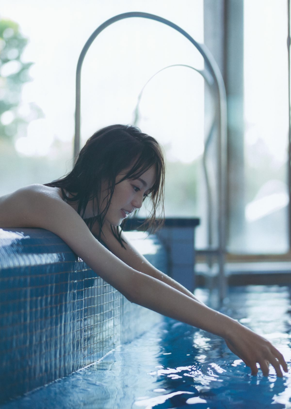 Photobook Erika Ikuta 生田絵梨花 1st Photobook Modulation 転調 2016 01 21 0063 1944756635.jpg