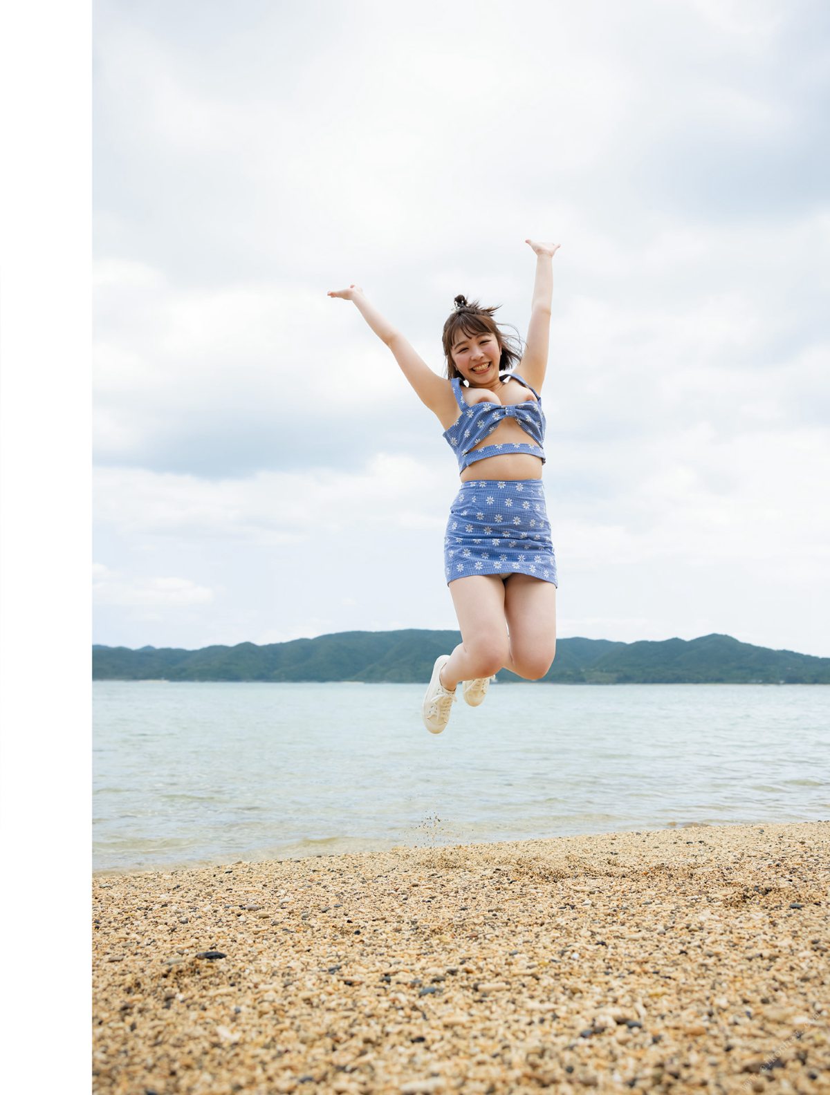 Photobook Riho Shishido 宍戸里帆 1st Photobook Pure report ピュアりぽーと 2022 07 30 0016 0096948520.jpg