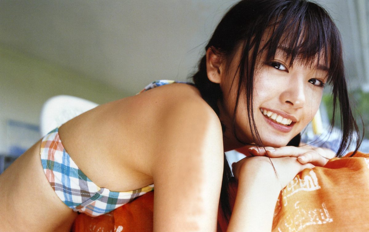 Photobook Yui Aragaki 新垣結衣 Chura Chura ちゅら ちゅら 2006 03 03 0064 4893740581.jpg