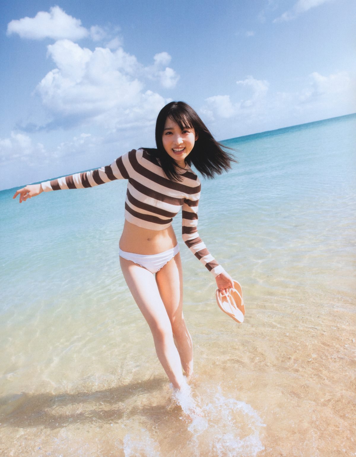 Photobook Yui Oguri 小栗有以 1st Photobook From the day I met you 君と出逢った日から 2022 01 18 0022 5272061368.jpg