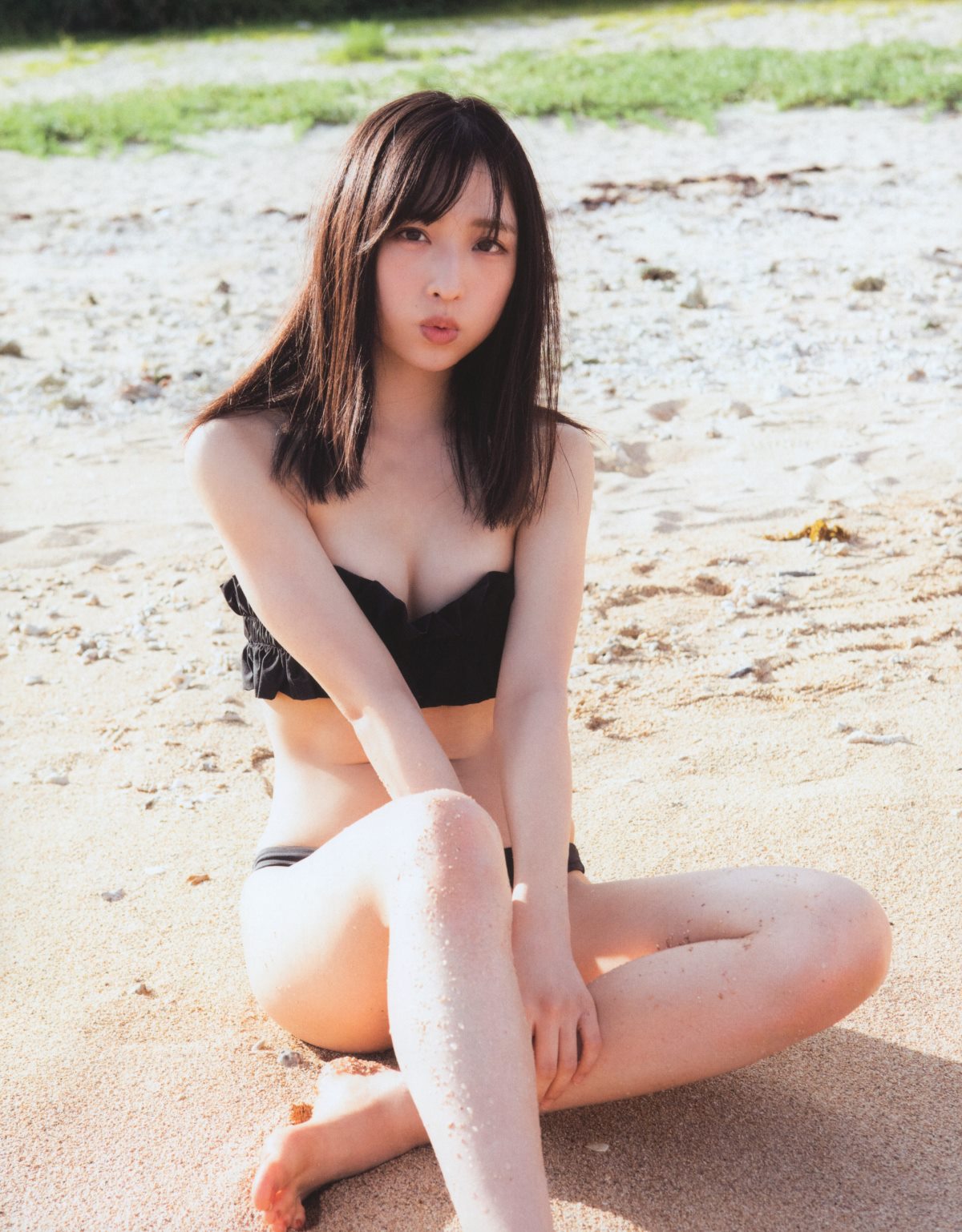 Photobook Yui Oguri 小栗有以 1st Photobook From the day I met you 君と出逢った日から 2022 01 18 0043 3485267709.jpg