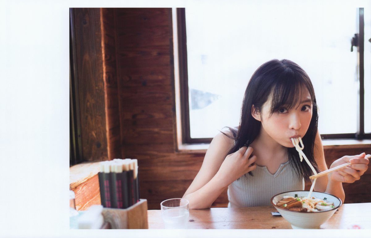 Photobook Yui Oguri 小栗有以 1st Photobook From the day I met you 君と出逢った日から 2022 01 18 0066 2681561894.jpg