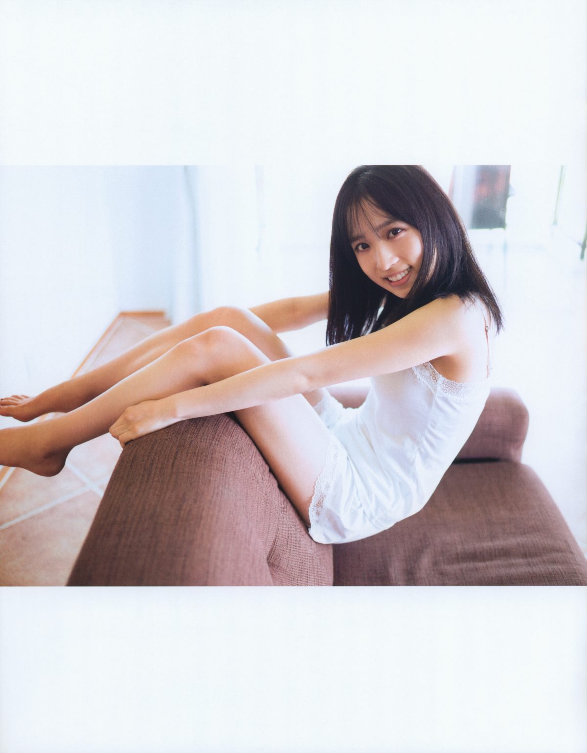 Photobook Yui Oguri 小栗有以 1st Photobook From the day I met you 君と出逢った日から 2022 01 18 0096 8579074389.jpg