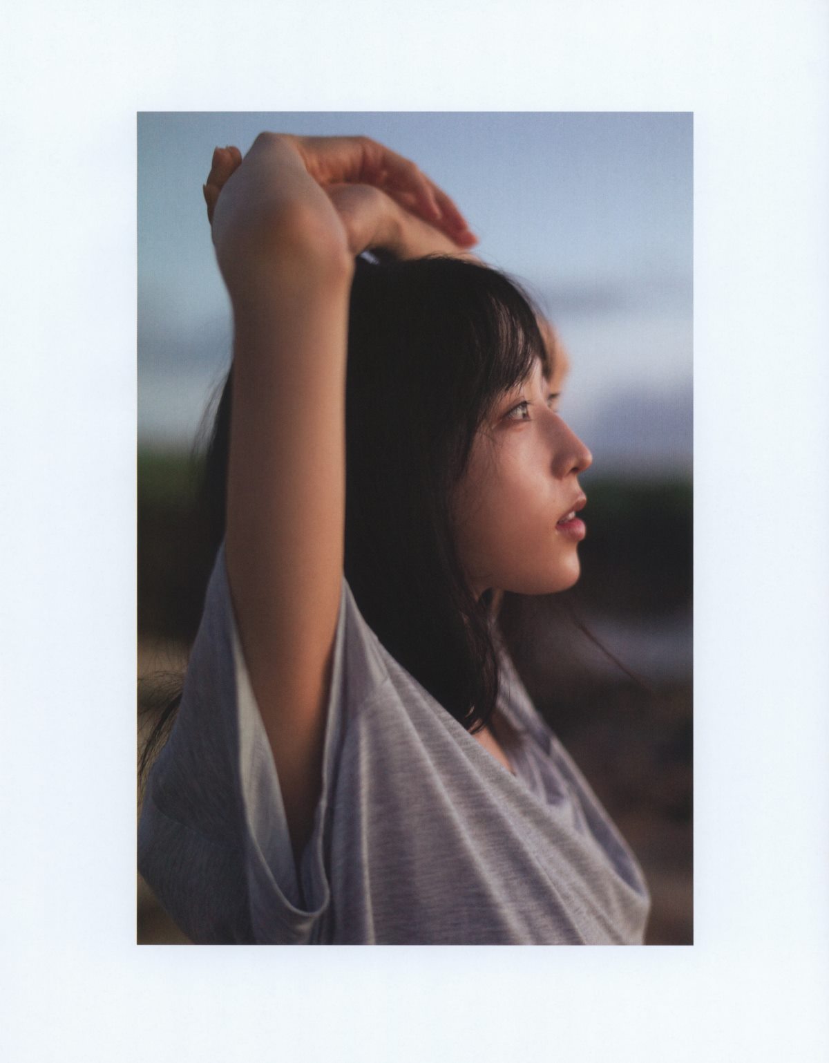 Photobook Yui Oguri 小栗有以 1st Photobook From the day I met you 君と出逢った日から 2022 01 18 0111 0936511899.jpg