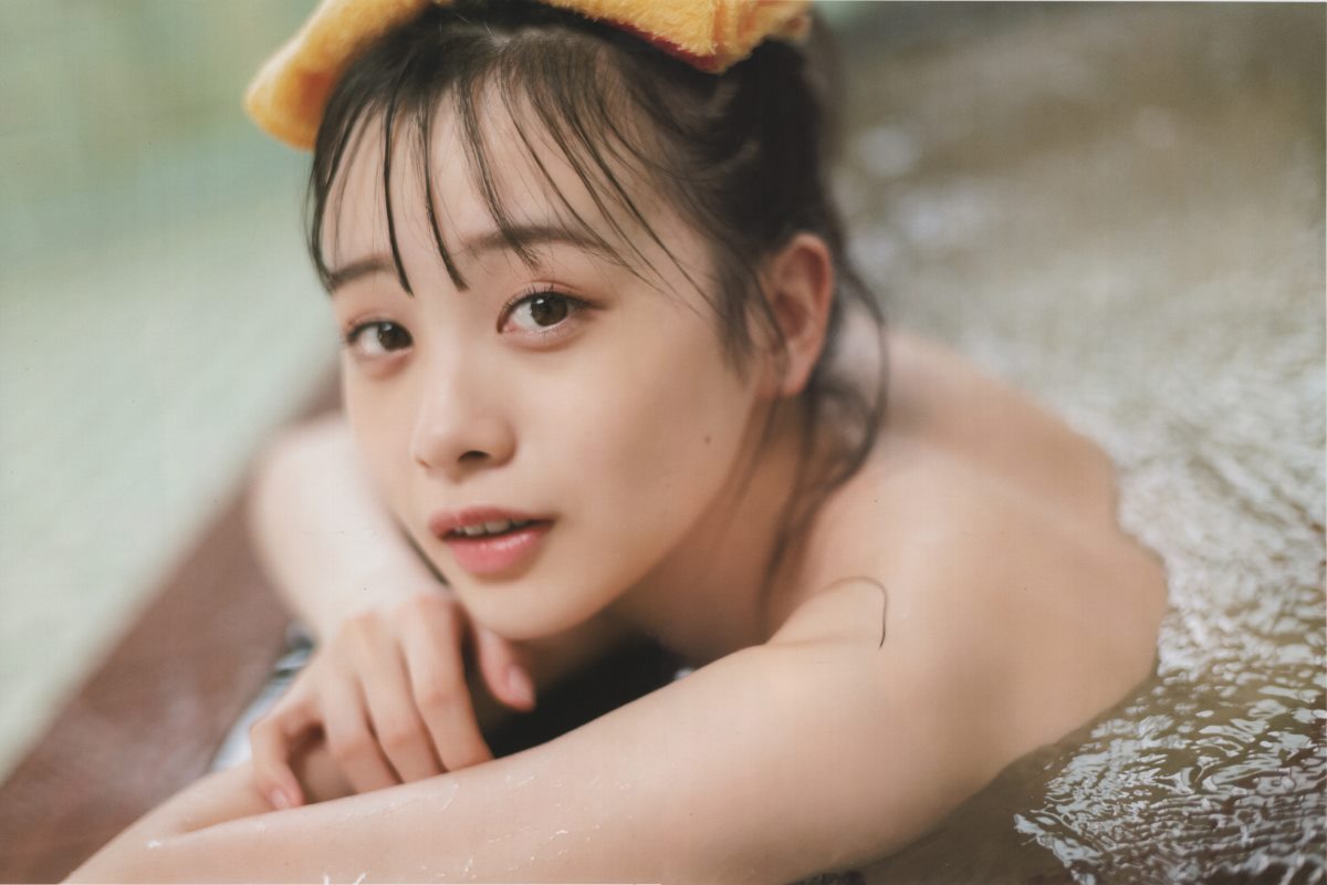 Photobook Yui Yokoyama 横山結衣 1st Photobook Immature Light 未熟な光 2021 02 22 0058 8768368548.jpg