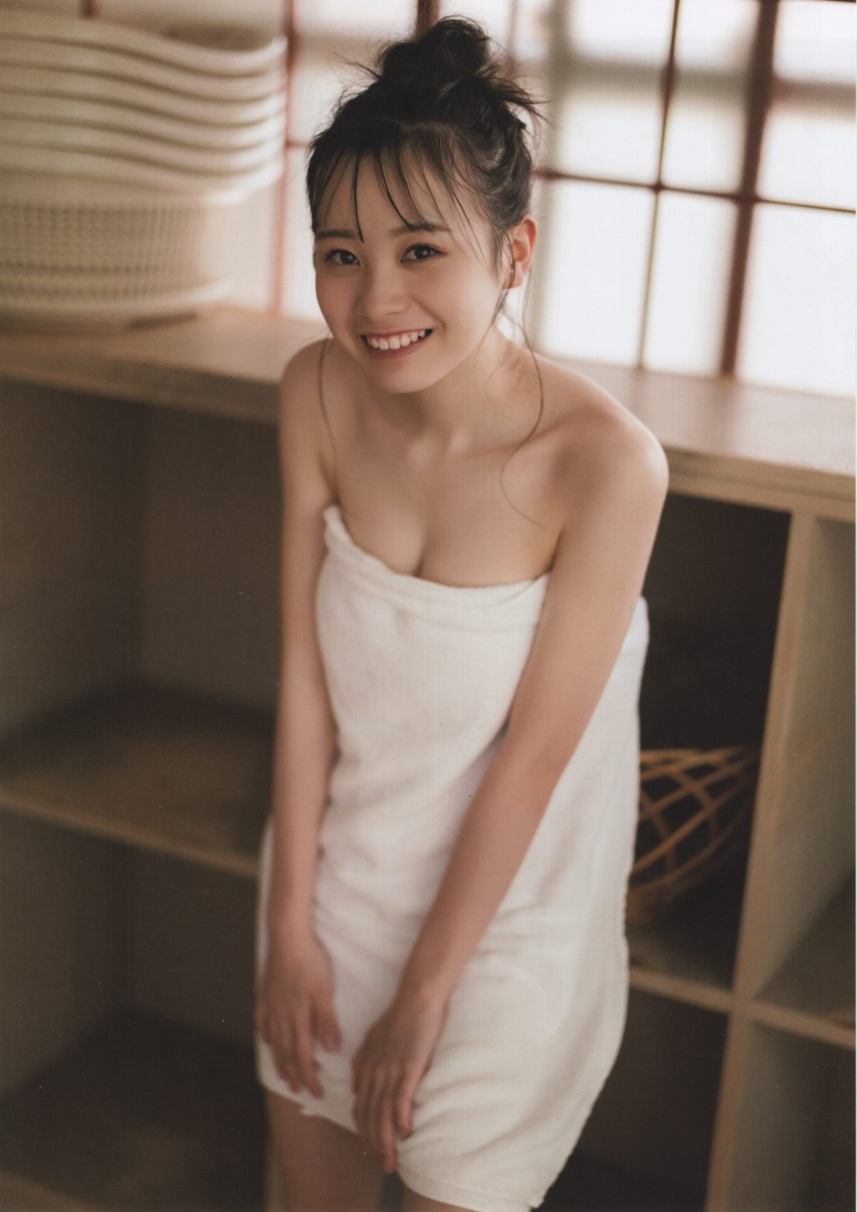 Photobook Yui Yokoyama 横山結衣 1st Photobook Immature Light 未熟な光 2021 02 22 0059 6411745297.jpg