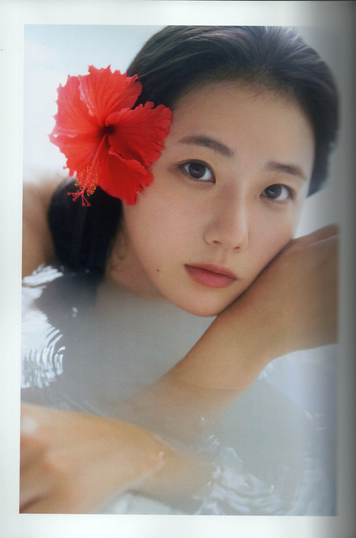 Photobook 瀧野由美子1st写真集 君のことをまだよく知らない 0091 1441602397.jpg