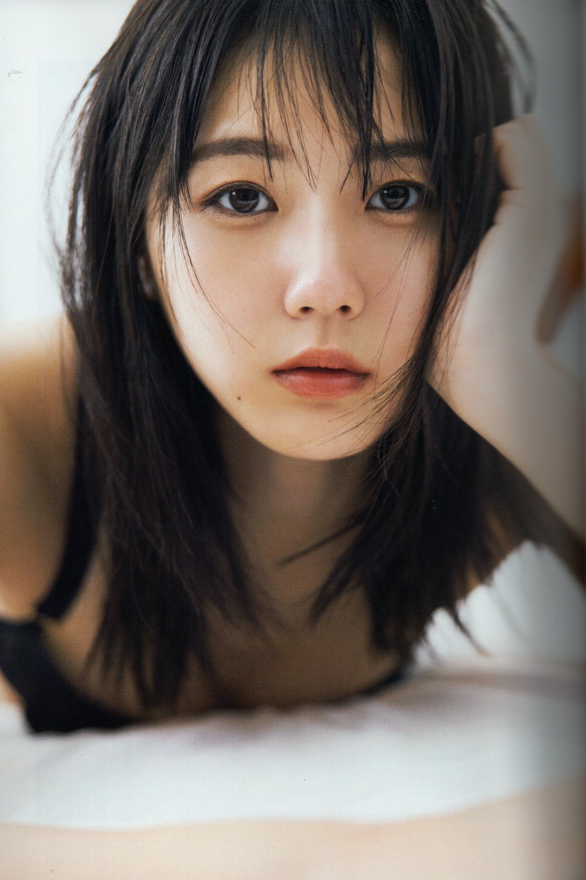 Photobook 瀧野由美子1st写真集 君のことをまだよく知らない 0094 2983389480.jpg