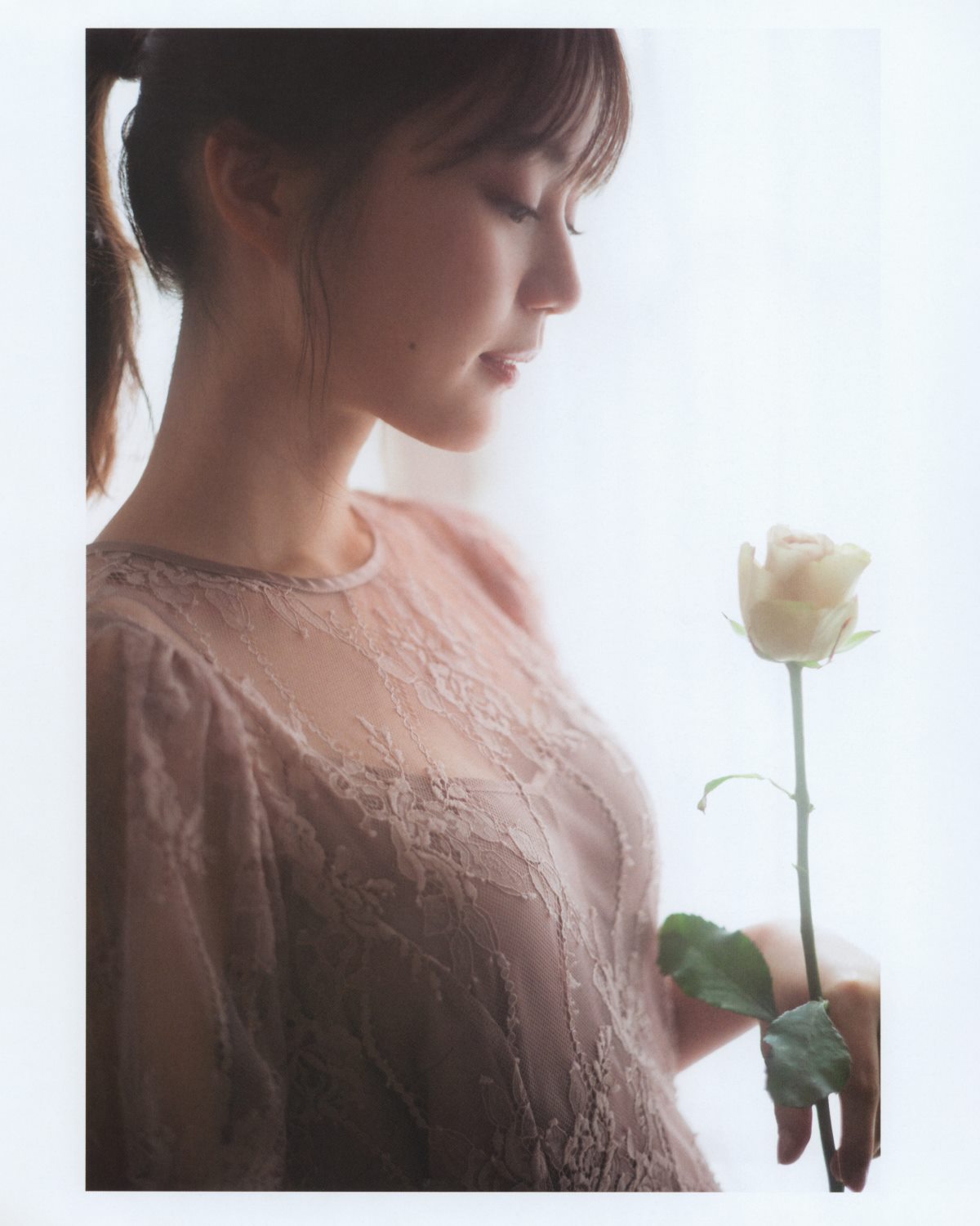 Photobook 生田絵梨花 乃木坂46卒業記念メモリアルブック カノン 0009 5004328402.jpg