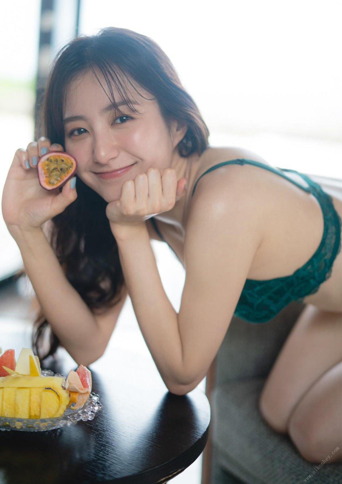 YJ Photobook Riho Takada 高田里穂 Hikari Sasu 光さす 2022 06 30 0013 6702053760.jpg