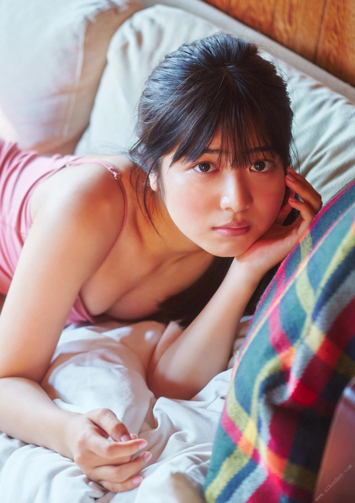 B L T Photobook 2022 09 16 Rio Yoshida 吉田莉桜 Winter Tenderness 冬の花 0019 9767215640.jpg