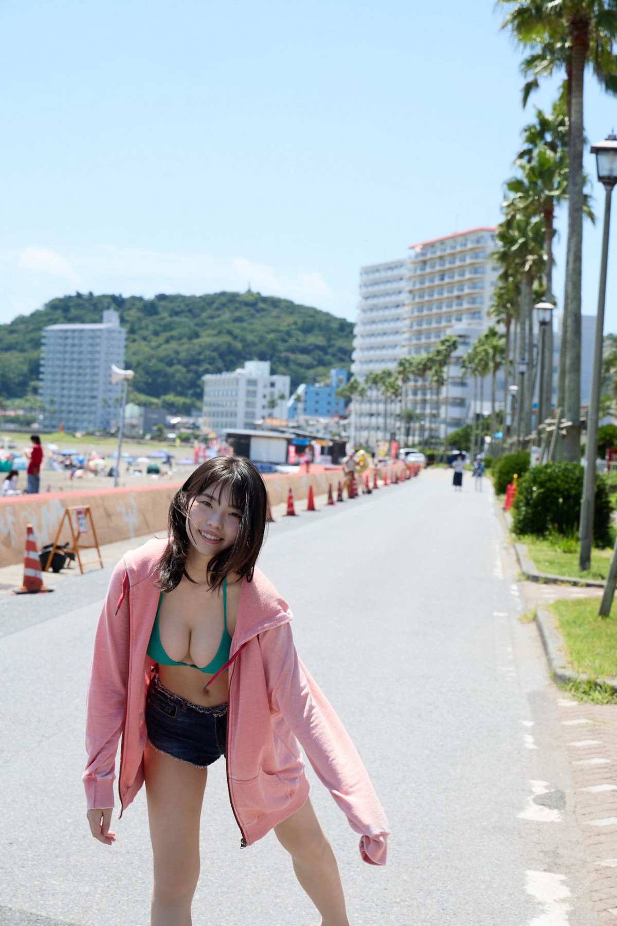 FRIDAY Digital Photobook 2022 10 06 Hina Kikuchi 菊地姫奈 Overwhelming heroine Vol 002 0016 3807761894.jpg