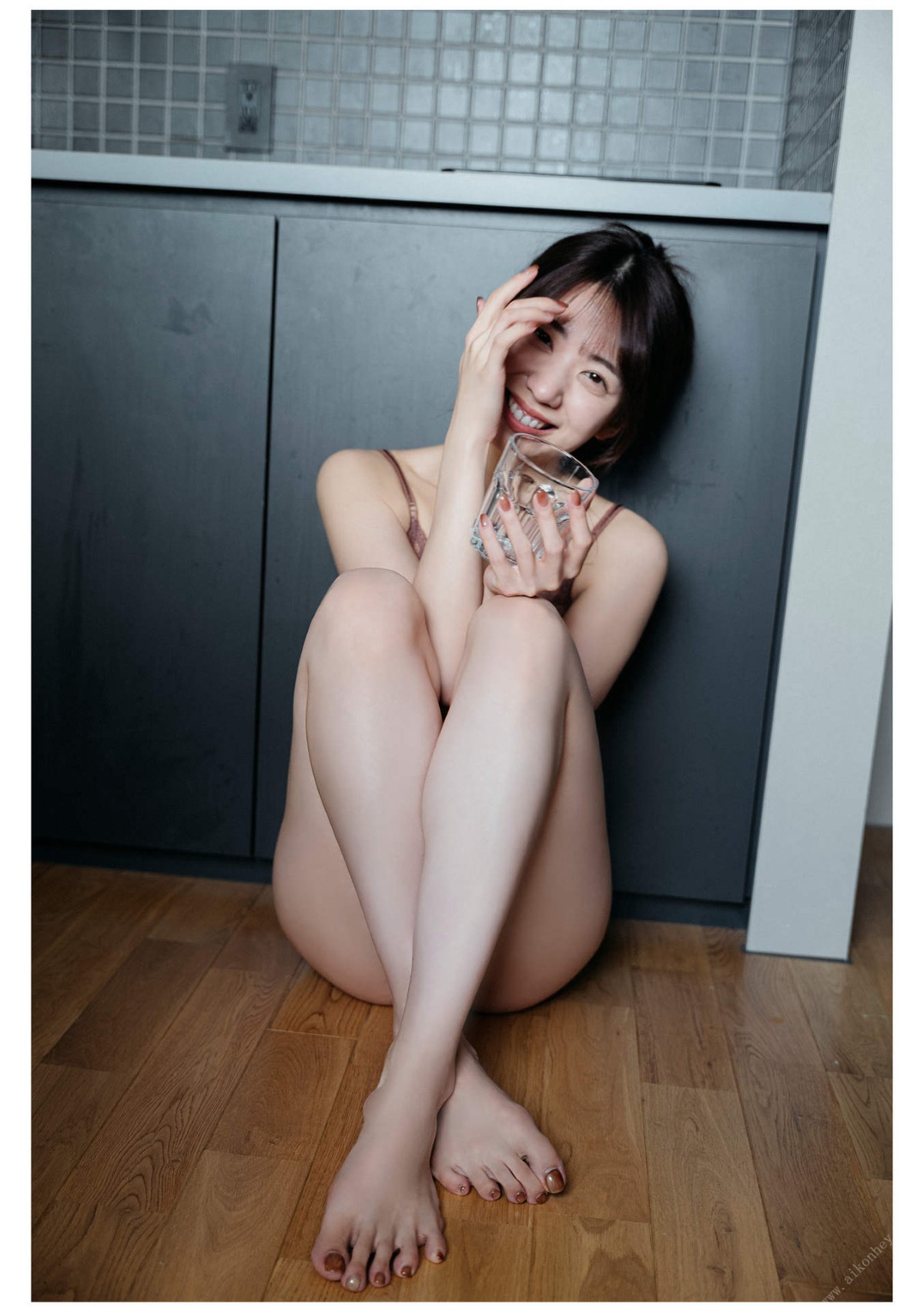 Photobook 2022 09 30 Aika Yamagishi 山岸逢花 Torarechi 0041 0545368934.jpg