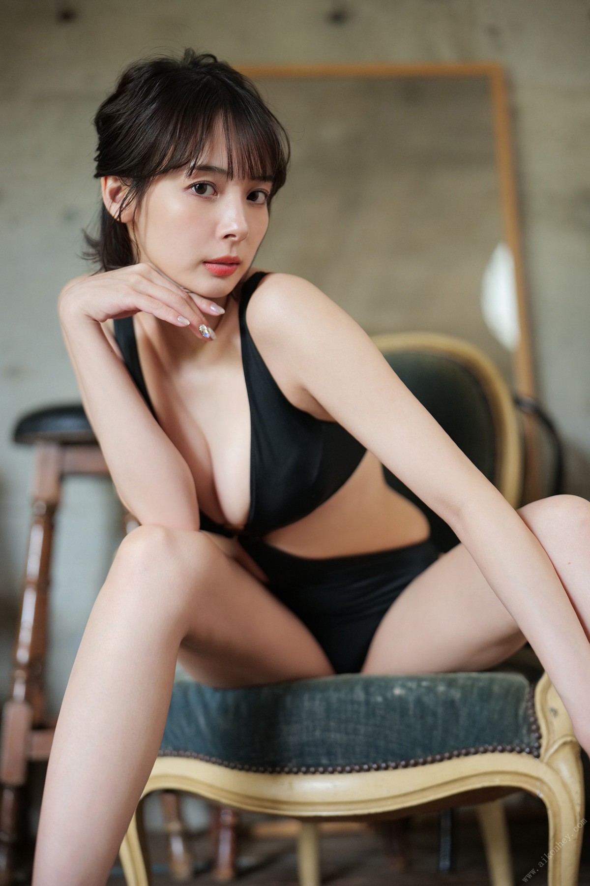 Photobook 2022 10 24 Okada Sayaka 岡田紗佳 Welcome to Okapi no Mori Weekly Post Digital Photo Book 0064 4883440996.jpg