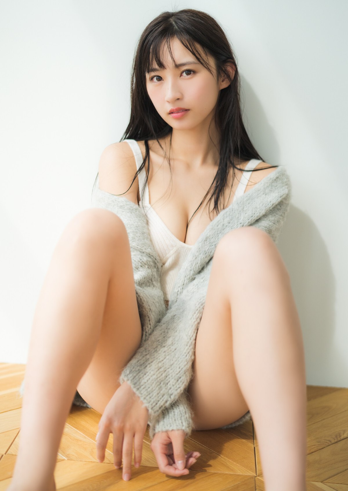 YJ Photobook 2022 11 17 Hinata Matsumoto 松本日向 The Dream Goes On 0006 5389574785.jpg