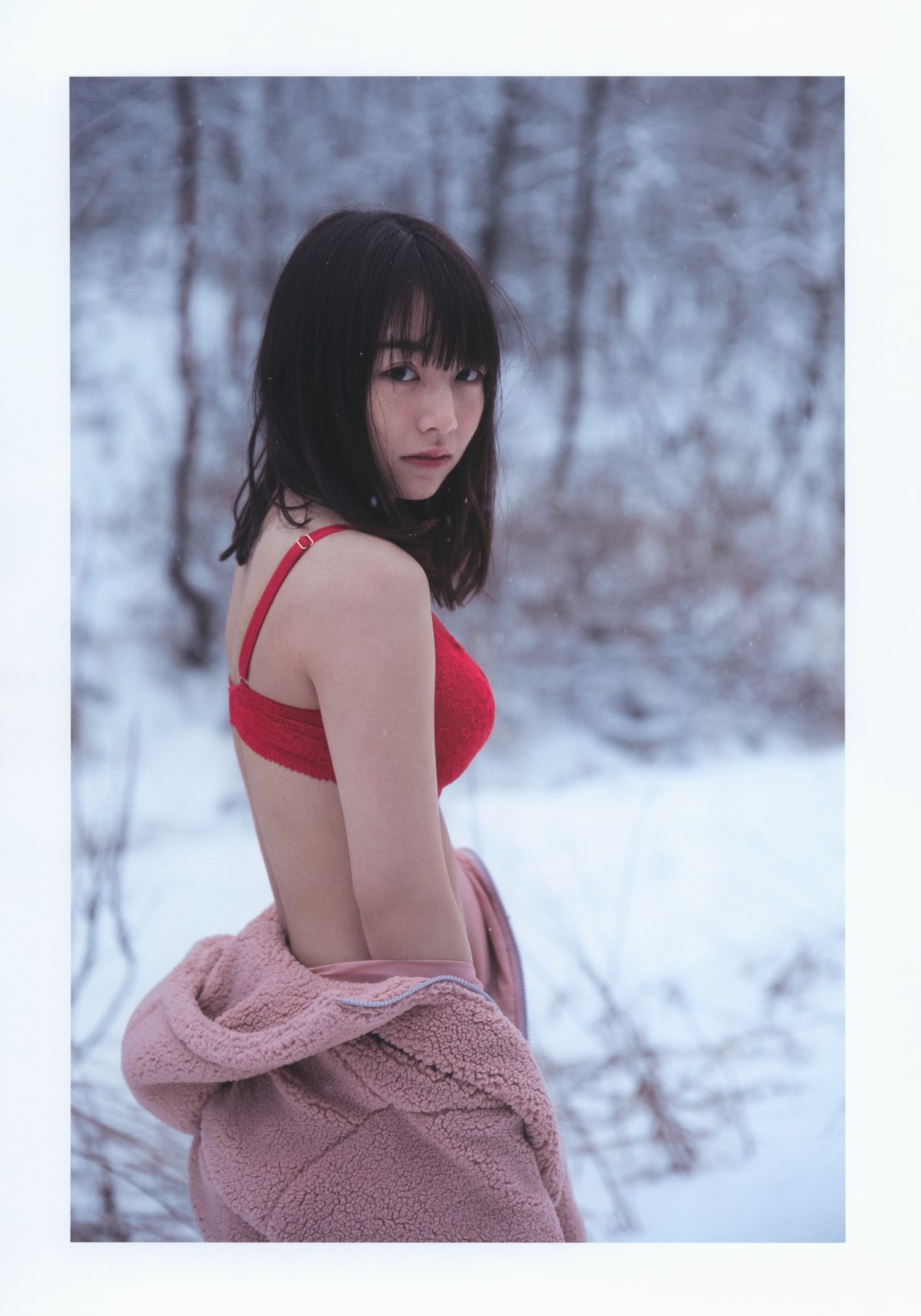 Photobook 2018 12 27 Hinako Kitano 北野日奈子 Nogizaka46 1st Photobook Air Color 0102 1574416137.jpg