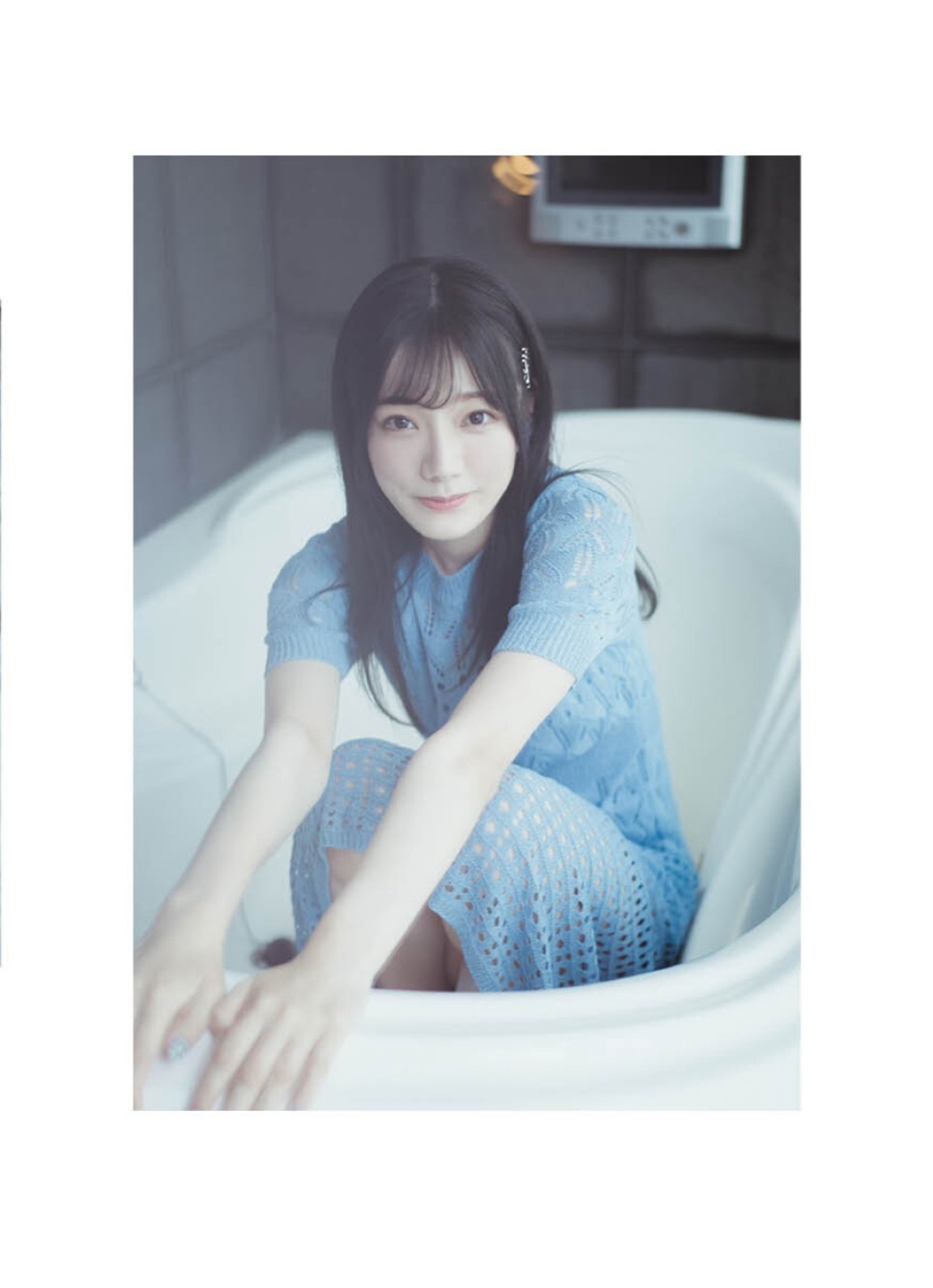 Photobook 2022 11 11 Rena Miyashita 宮下玲奈 Escape 0025 3166755723.jpg