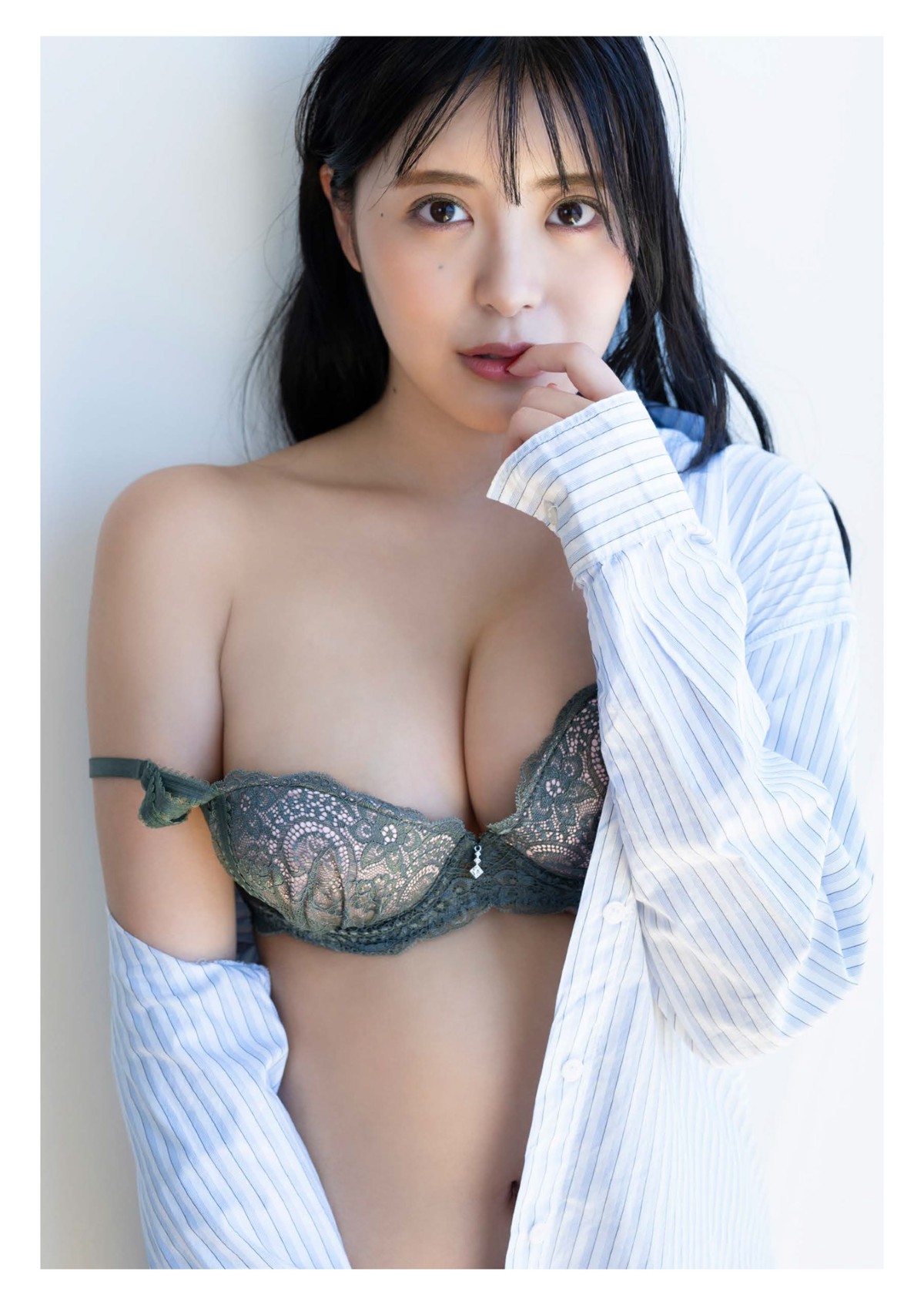 Photobook 2022 11 17 Hana Takeuchi 竹内花 I Want To Meet You Again 0014 9314543901.jpg