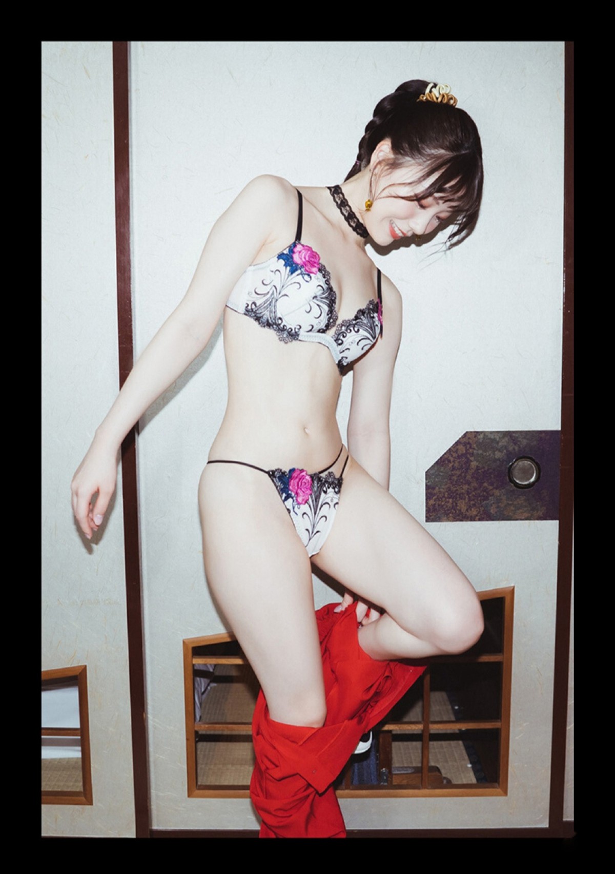 Photobook Mio Ishikawa 石川澪 Escape No Watermark 0044 8873729442.jpg