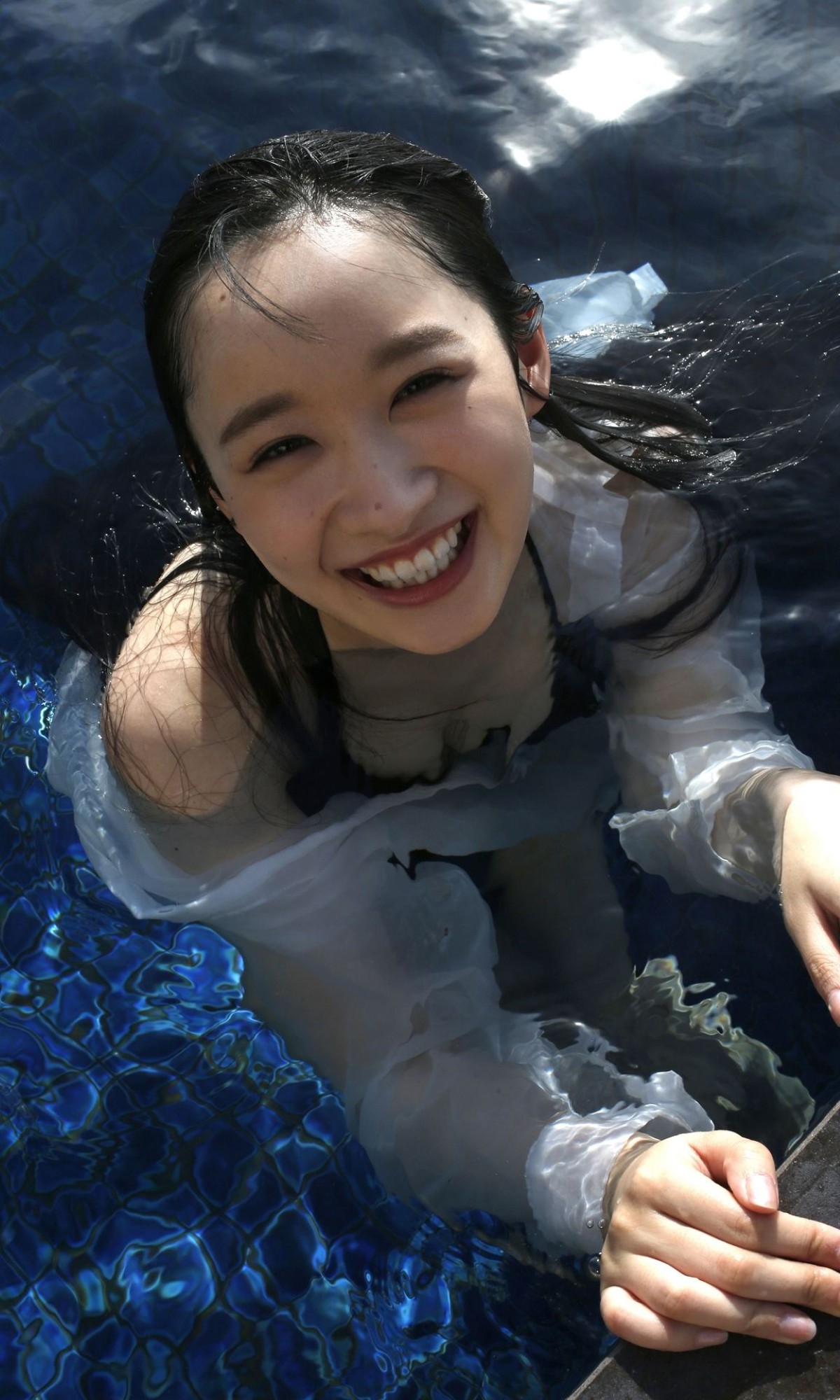 Weekly Photobook Yui Tsuji 辻優衣 Living In Oita Prefecture A Leisurely Girl 0011 2602872564.jpg