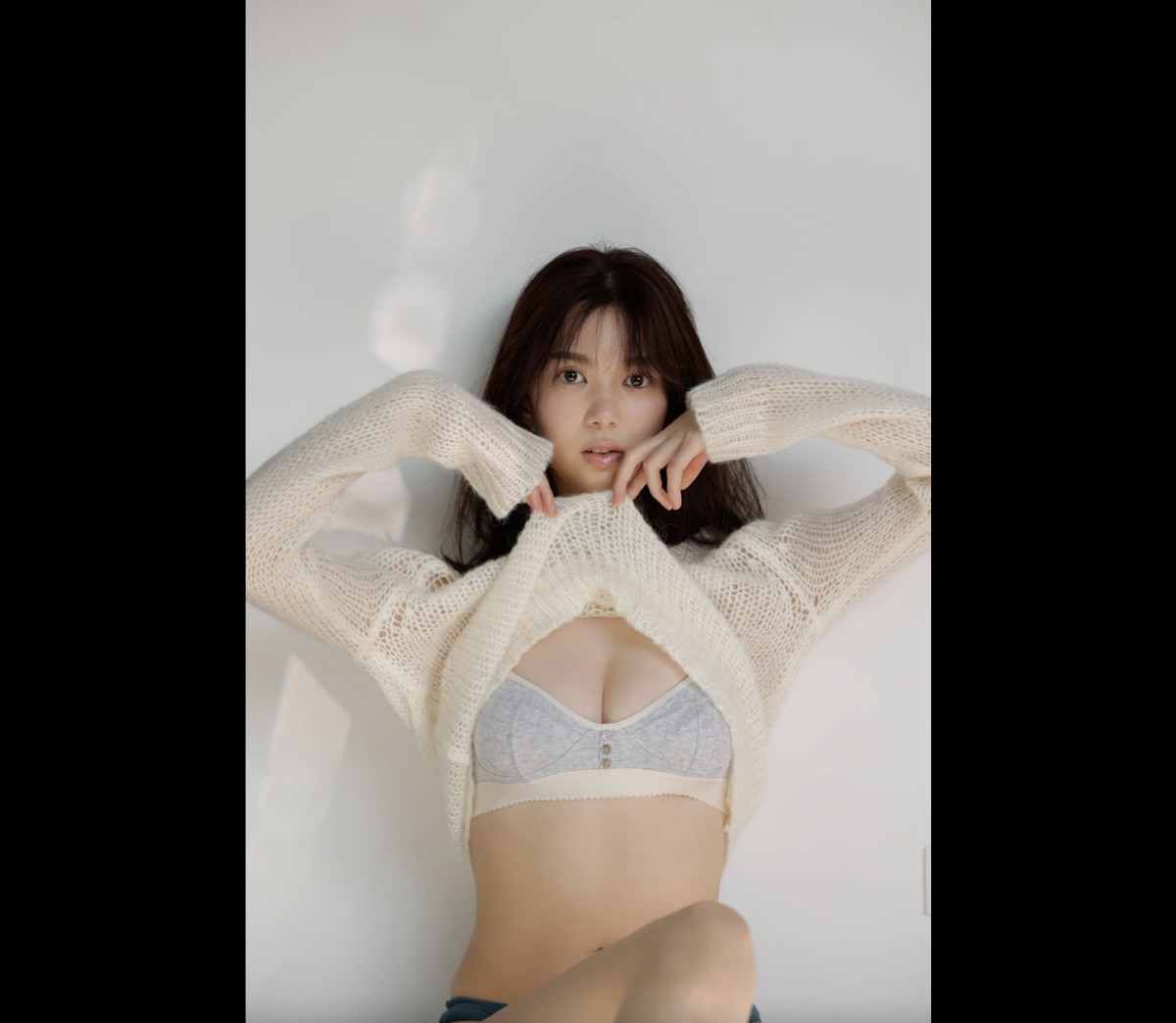 FRIDAYデジタル写真集 2023 01 19 Riko Matsudaira 松平璃子 Glossy And Sexy Vol 1 0003 5484000908.jpg